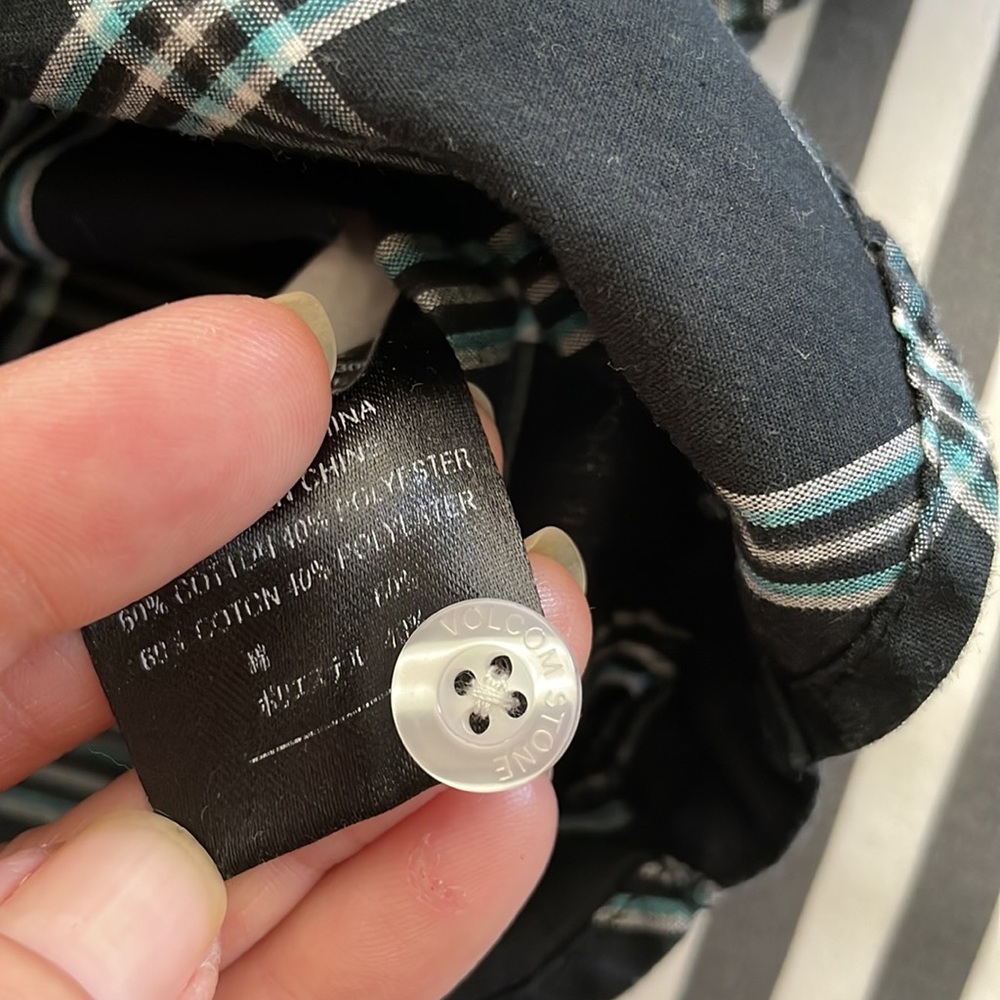 Volcom button up - Picture 7 of 8